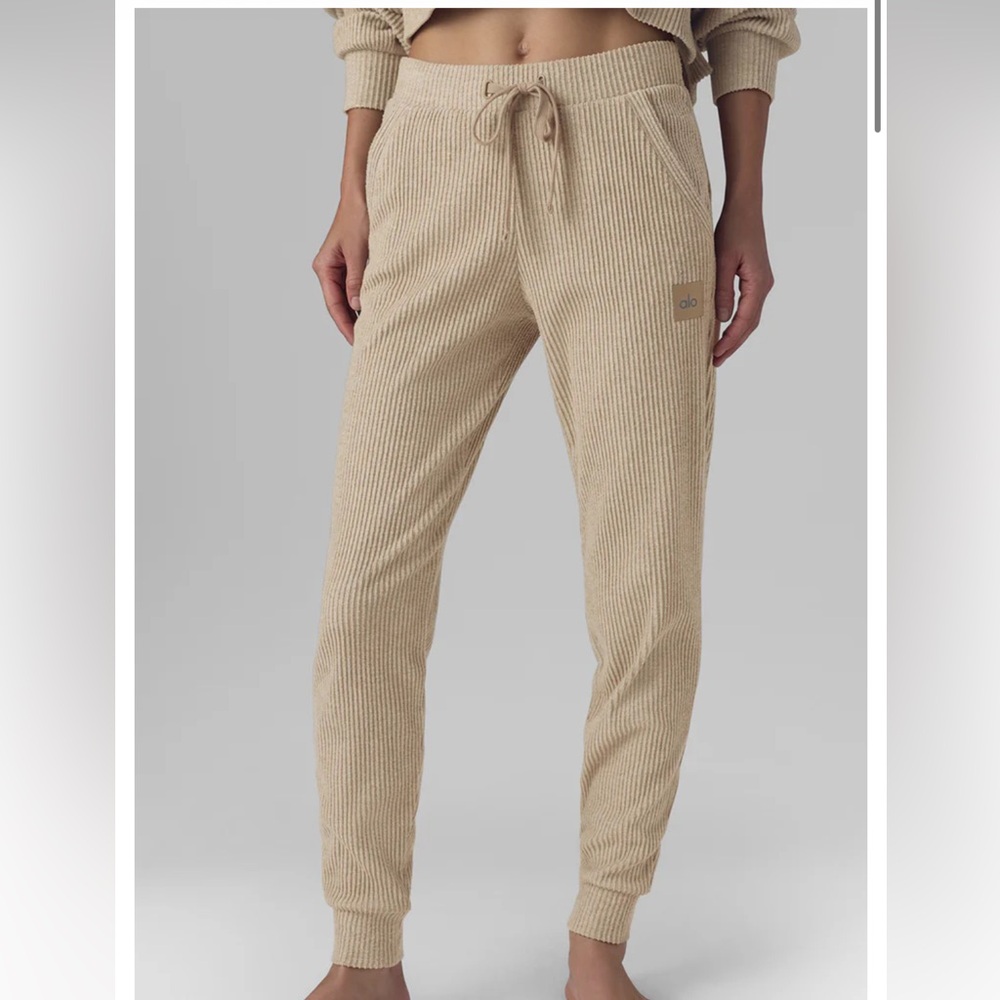 ALO Yoga Women's Muse Ribbed Sweatpant in Gravel Heather